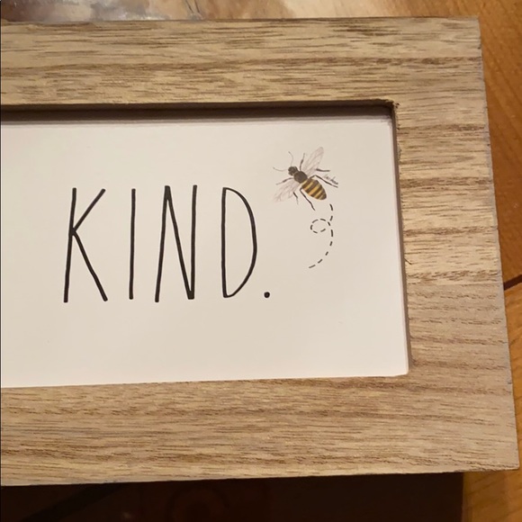 NWT Rae Dunn “BEE KIND” wooden sign 🐝 - Picture 6 of 6